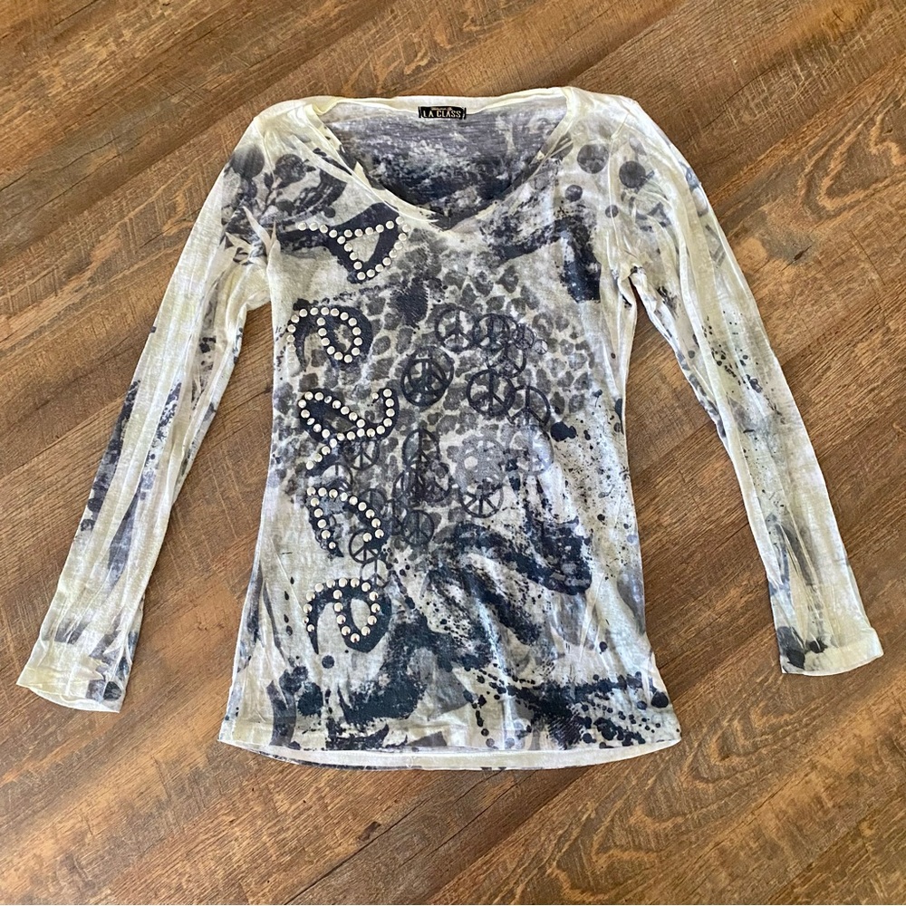 LA Class size large decorated thin shirt